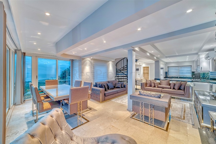 Вилла 5+1 в 800 м от пляжа с панорамными видами на море и горы