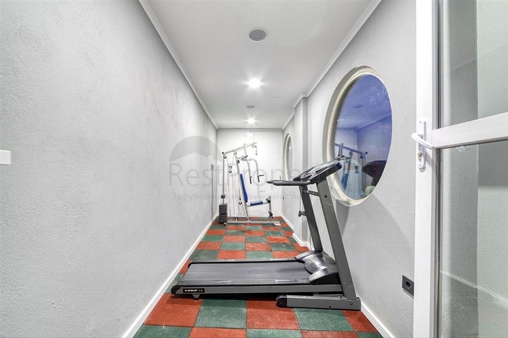 Вилла 5+1 в 800 м от пляжа с панорамными видами на море и горы