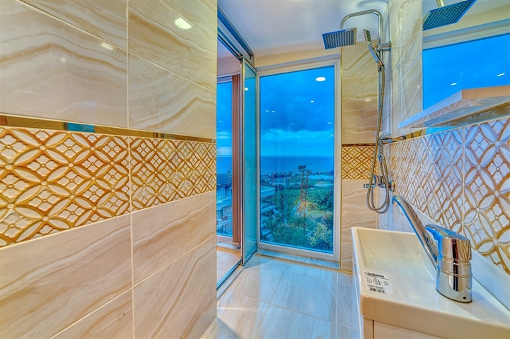 Вилла 5+1 в 800 м от пляжа с панорамными видами на море и горы