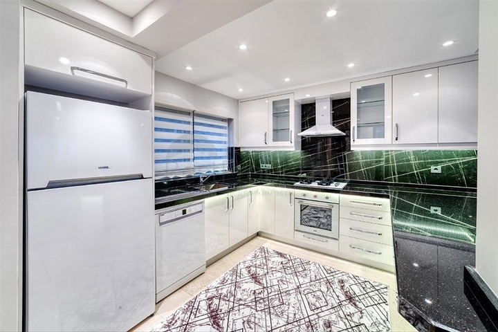 Вилла 5+1 в 800 м от пляжа с панорамными видами на море и горы