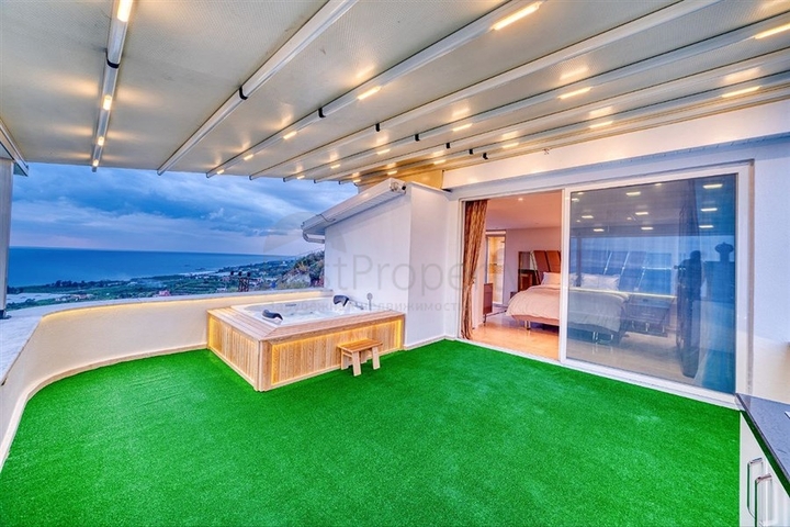 Вилла 5+1 в 800 м от пляжа с панорамными видами на море и горы