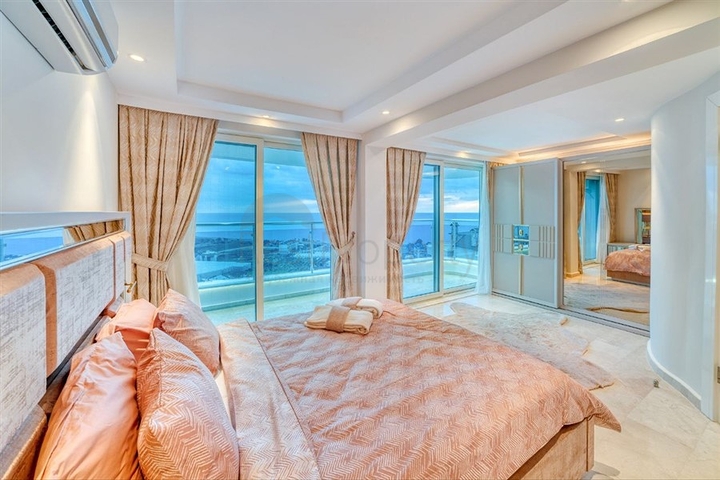 Вилла 5+1 в 800 м от пляжа с панорамными видами на море и горы