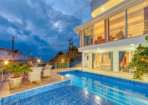 Вилла 5+1 в 800 м от пляжа с панорамными видами на море и горы