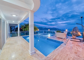 Вилла 5+1 в 800 м от пляжа с панорамными видами на море и горы