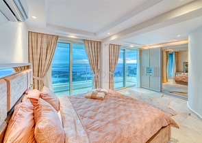 Вилла 5+1 в 800 м от пляжа с панорамными видами на море и горы