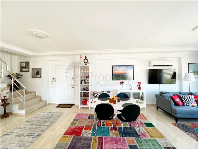 Просторный пентхаус с видом на море и горы и городской пейзаж в районе Тосмур