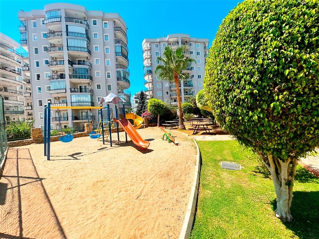 Просторный пентхаус с видом на море и горы и городской пейзаж в районе Тосмур