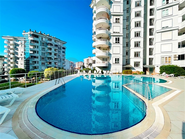 Просторный пентхаус с видом на море и горы и городской пейзаж в районе Тосмур