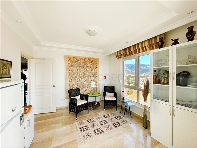 Просторный пентхаус с видом на море и горы и городской пейзаж в районе Тосмур