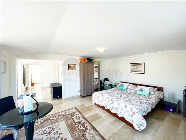 Просторный пентхаус с видом на море и горы и городской пейзаж в районе Тосмур