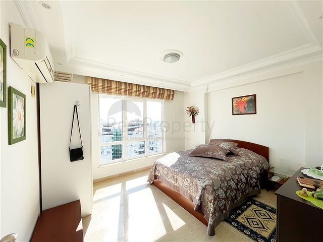 Просторный пентхаус с видом на море и горы и городской пейзаж в районе Тосмур