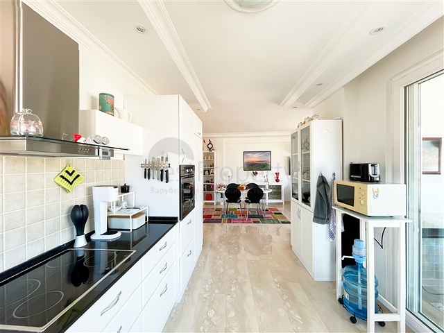 Просторный пентхаус с видом на море и горы и городской пейзаж в районе Тосмур