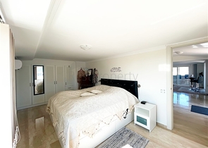 Просторный пентхаус с видом на море и горы и городской пейзаж в районе Тосмур