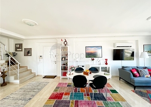 Просторный пентхаус с видом на море и горы и городской пейзаж в районе Тосмур