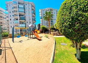 Просторный пентхаус с видом на море и горы и городской пейзаж в районе Тосмур