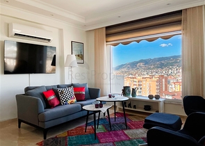 Просторный пентхаус с видом на море и горы и городской пейзаж в районе Тосмур