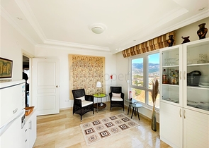 Просторный пентхаус с видом на море и горы и городской пейзаж в районе Тосмур