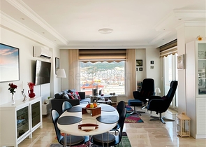 Просторный пентхаус с видом на море и горы и городской пейзаж в районе Тосмур