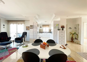 Просторный пентхаус с видом на море и горы и городской пейзаж в районе Тосмур