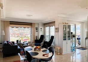 Просторный пентхаус с видом на море и горы и городской пейзаж в районе Тосмур