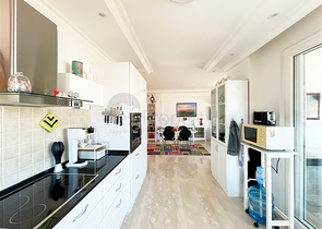 Просторный пентхаус с видом на море и горы и городской пейзаж в районе Тосмур