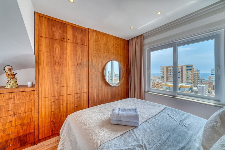 Пентхаус 2+1 с просторной террасой и видом на горы