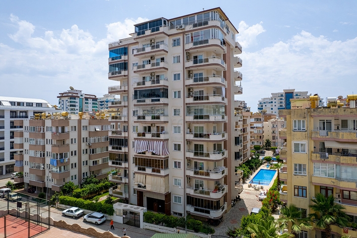 Пентхаус 2+1 с просторной террасой и видом на горы