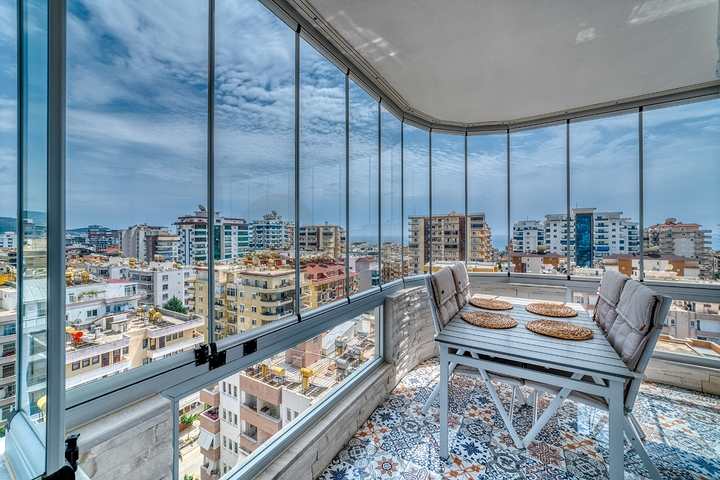 Пентхаус 2+1 с просторной террасой и видом на горы