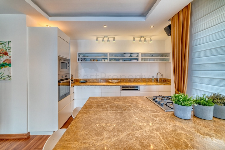 Пентхаус 2+1 с просторной террасой и видом на горы