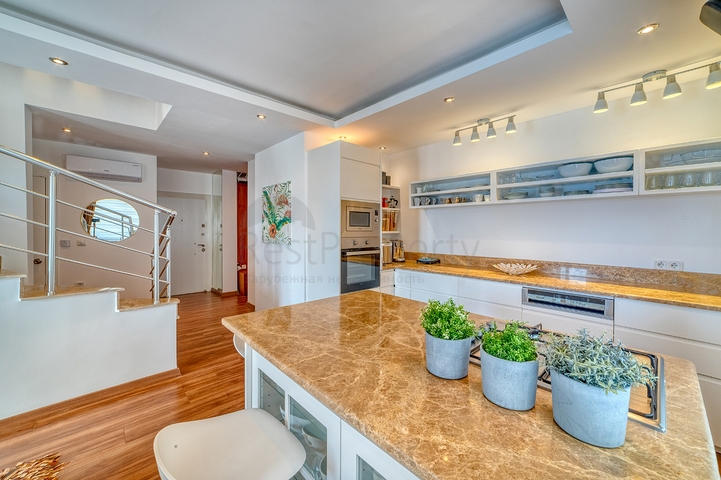 Пентхаус 2+1 с просторной террасой и видом на горы