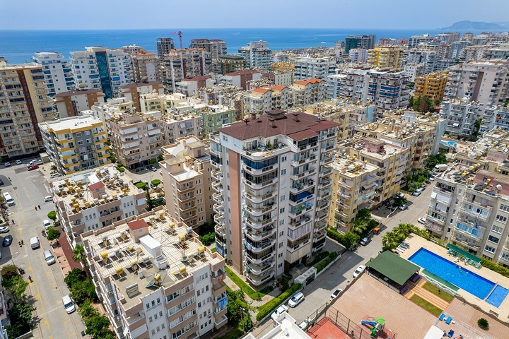 Пентхаус 2+1 с просторной террасой и видом на горы