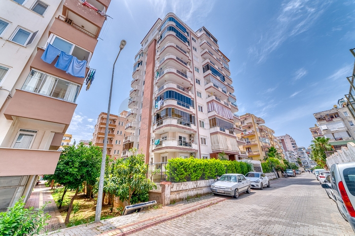 Пентхаус 2+1 с просторной террасой и видом на горы