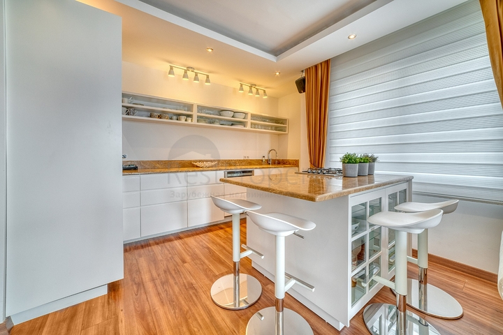 Пентхаус 2+1 с просторной террасой и видом на горы