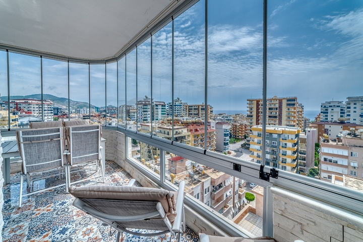 Пентхаус 2+1 с просторной террасой и видом на горы