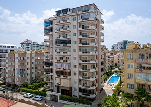 Пентхаус 2+1 с просторной террасой и видом на горы