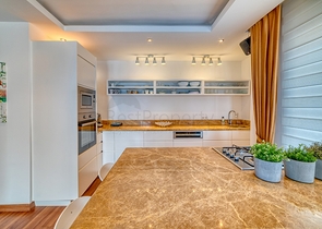 Пентхаус 2+1 с просторной террасой и видом на горы