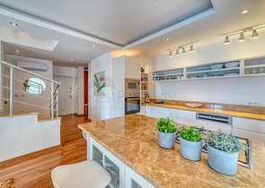 Пентхаус 2+1 с просторной террасой и видом на горы