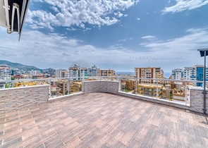 Пентхаус 2+1 с просторной террасой и видом на горы