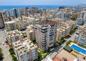 Пентхаус 2+1 с просторной террасой и видом на горы