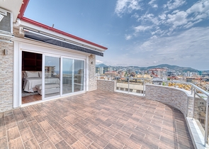 Пентхаус 2+1 с просторной террасой и видом на горы