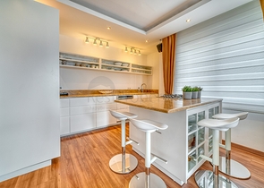 Пентхаус 2+1 с просторной террасой и видом на горы