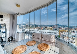 Пентхаус 2+1 с просторной террасой и видом на горы