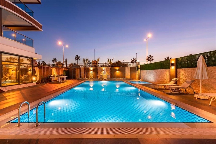 Квартира 2+1 на первой линии в Кестель 