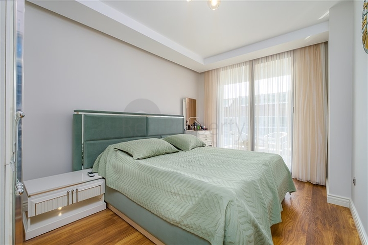 Квартира 2+1 на первой линии в Кестель 