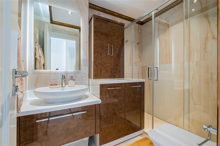 Квартира 2+1 на первой линии в Кестель 