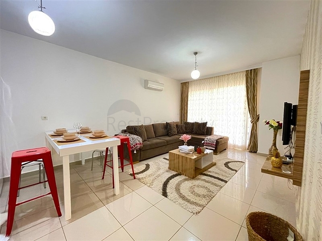 Просторная квартира 1+1 в комплексе со всей инфраструктурой у моря в Махмутлар