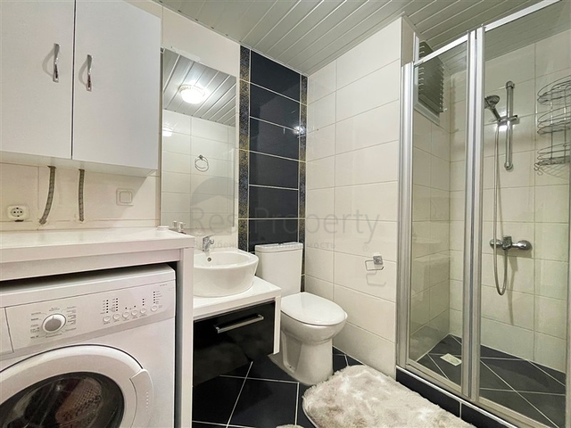 Просторная квартира 1+1 в комплексе со всей инфраструктурой у моря в Махмутлар