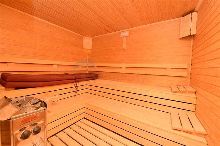 Просторная квартира 1+1 в комплексе со всей инфраструктурой у моря в Махмутлар