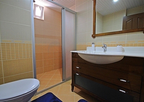 Просторная квартира 2+1 от собственника в 100 метрах от моря в районе Махмутлар  