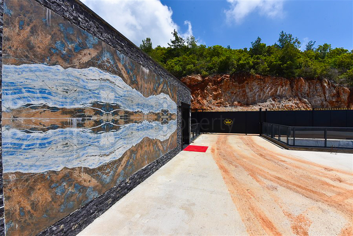 Вилла 4+2 с бассейном и видом на Средиземное море